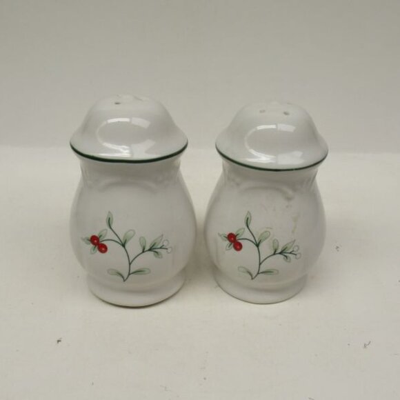 Pfaltzgraff China WINTER BERRY WINTERBERRY 3 3/4 Inch Salt and Pepper Shakers - Picture 3 of 4